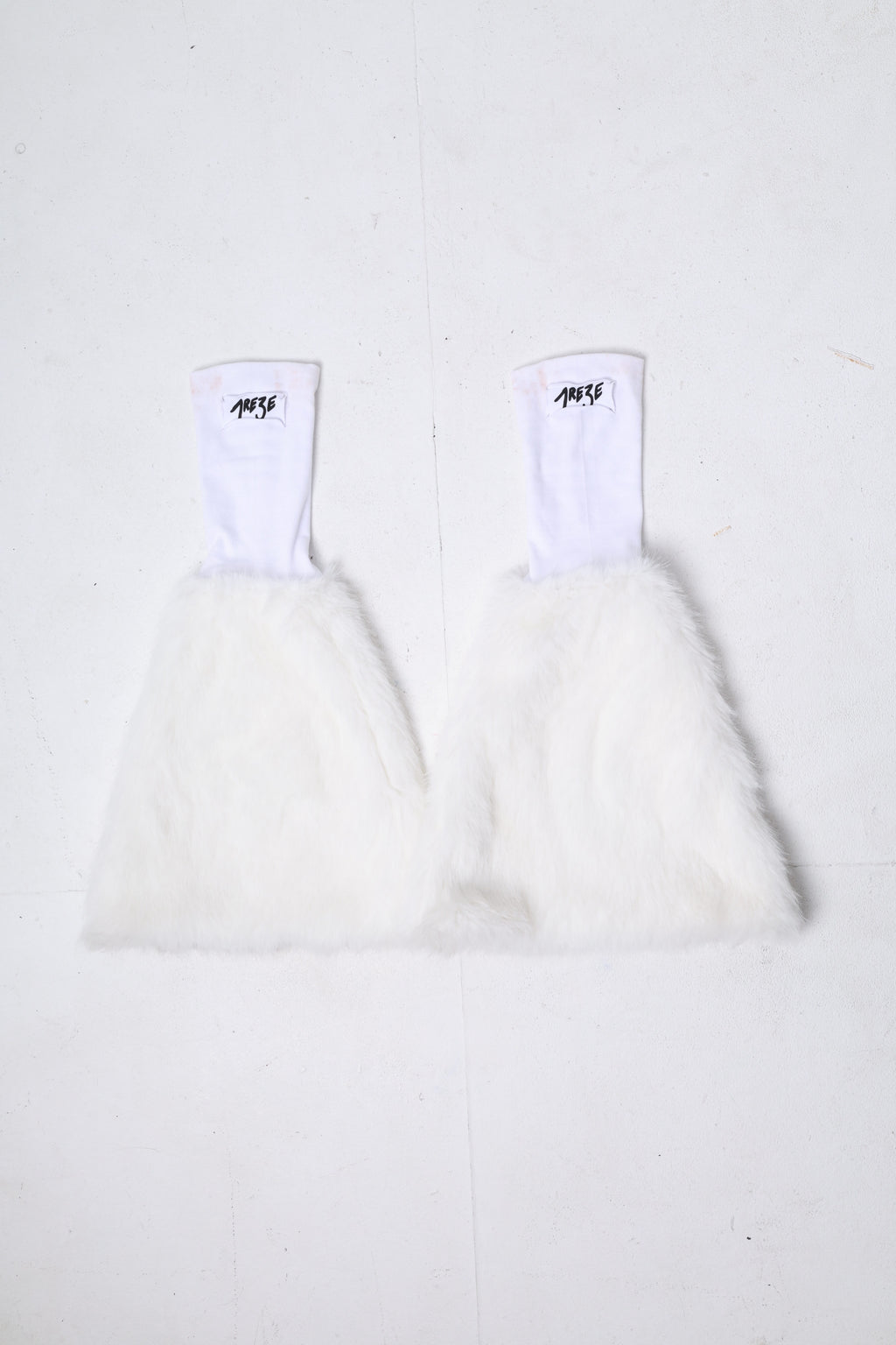 HAIRY LEG WARMERS - WHITE