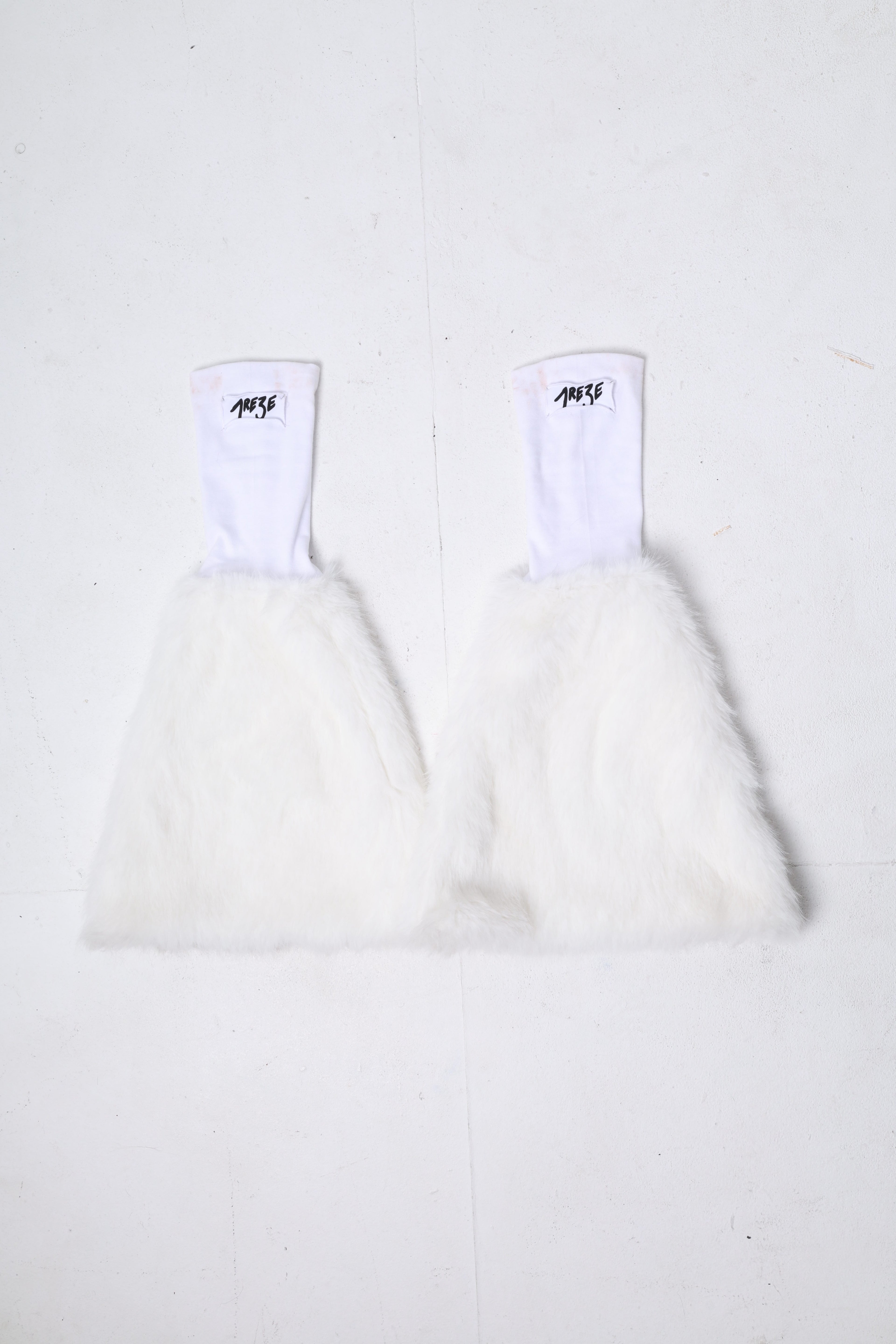 HAIRY LEG WARMERS - WHITE