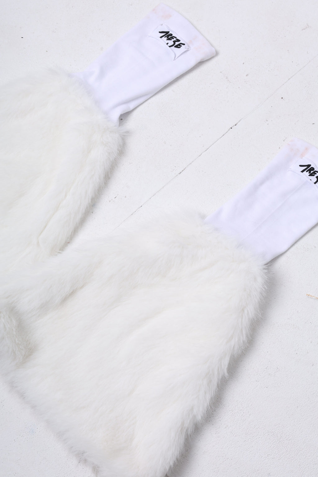 HAIRY LEG WARMERS - WHITE