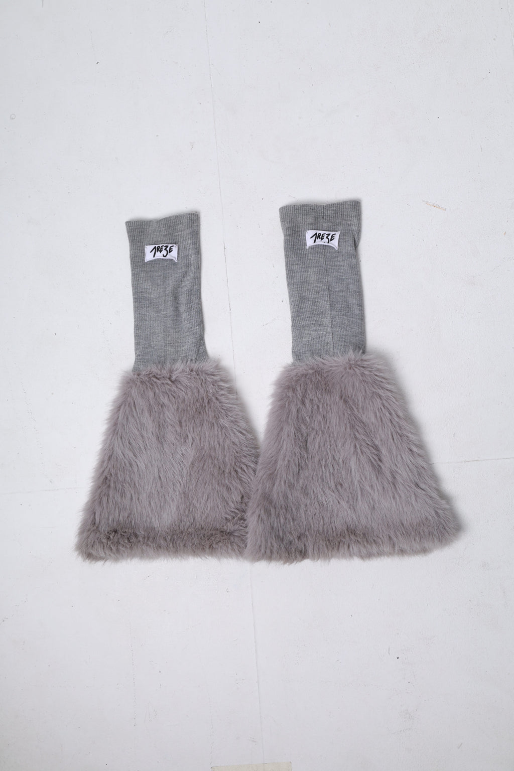 HAIRY LEG WARMERS - GREY
