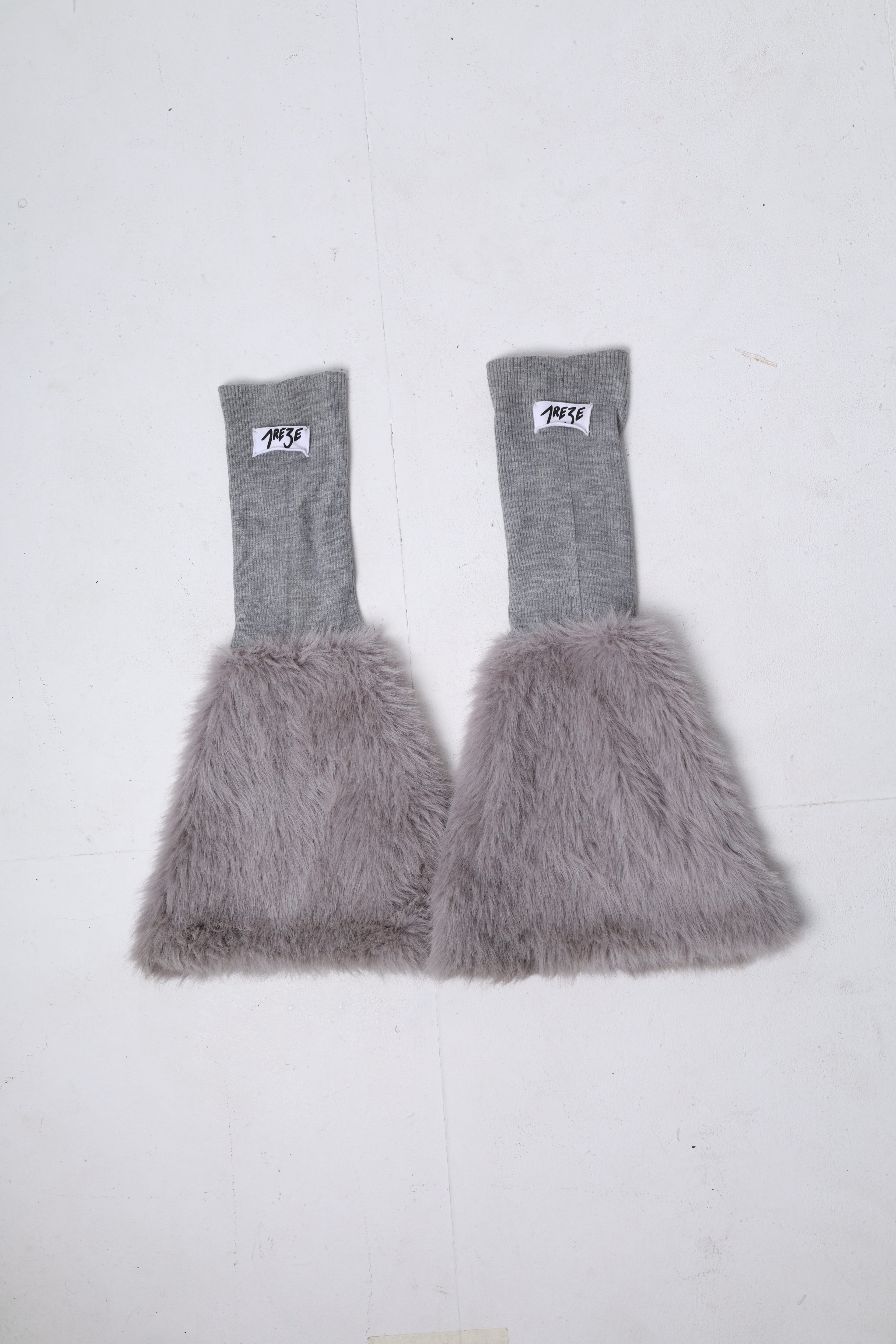 HAIRY LEG WARMERS - GREY